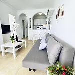 Lägenhet Aa Guest - Sky Center Beachfront Sea Views Eco