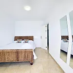 Aa Guest - Sky Center Beachfront Sea Views Eco Lägenhet *